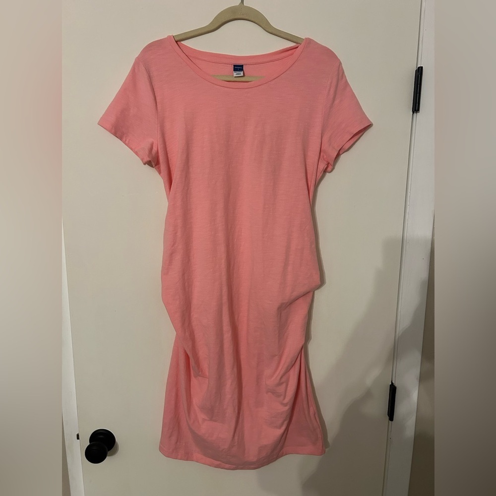 Old navy light pink short sleeved maternity dress. Size L